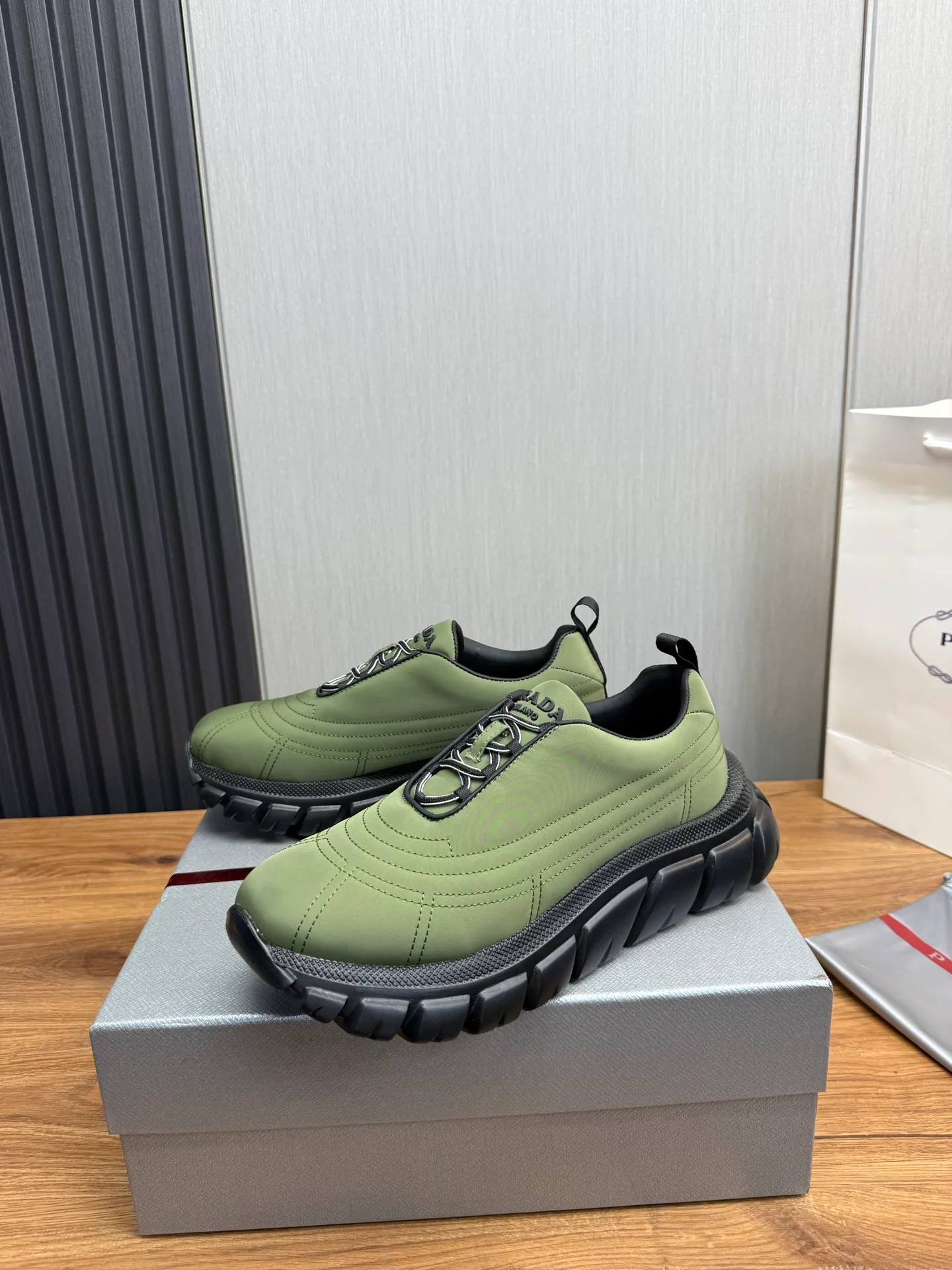 Men's shoes 💰580💰 [PRADA] Men's shoes are popular in the counter, official website synchronization, 1 high-quality shipment ✔️Imported waterproof fabric + cowhide lining, 1🆚1 replica, original sole, 38-45 (45 customized, non-refundable)